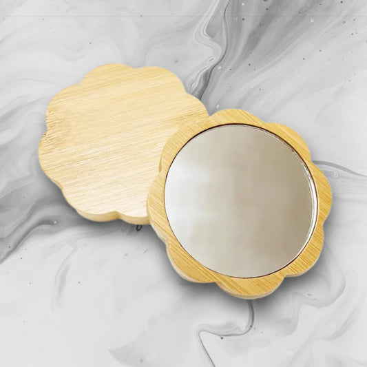 Sustainable and portable travel mirror.Diameter: 7.5cm.