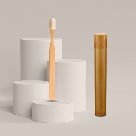 SUSTAINABLE TOOTHBRUSH with its bamboo case. Toothbrush: 17.5cm, Case: 21cm